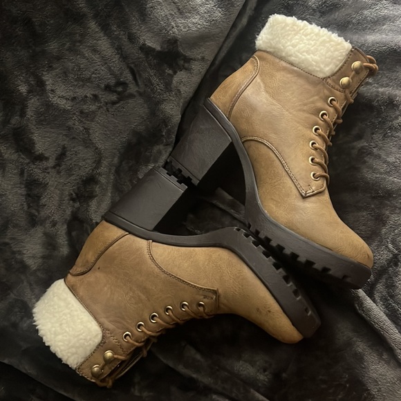 Boots with the fur - Picture 8 of 8